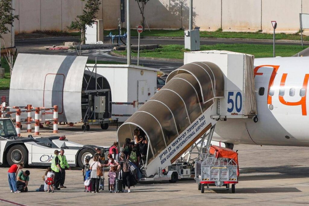 Volo Dubai-Tel Aviv, passeggeri in festa dopo attacco sventato