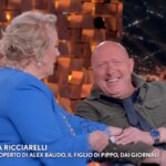 Alex Baudo, l’abbraccio con Katia Ricciarelli e il ricordo di papà Pippo: “Ho scoperto a 30 anni di essere suo figlio”