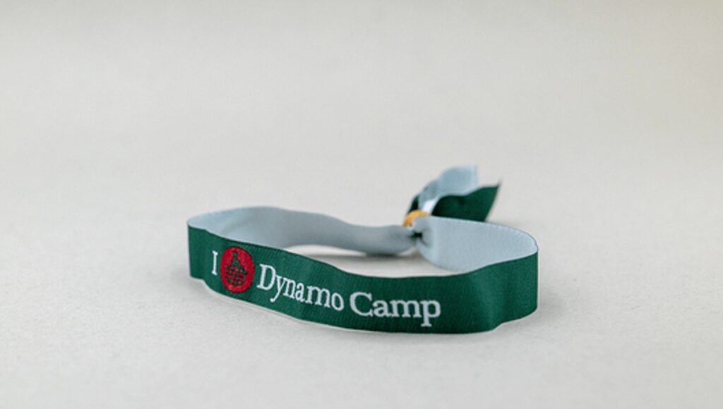 BeOne Medicines Italia al fianco di Dynamo Camp, realizzati 1.400 ‘braccialetti del coraggio’