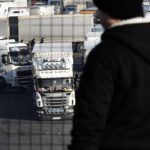 Caro carburanti, continua la protesta dei tir: stop e rallentamenti su A1 e A30