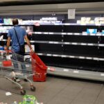 Caro carburanti e tir in sciopero, l’allarme: “Col blocco a rischio rifornimenti supermercati e negozi”