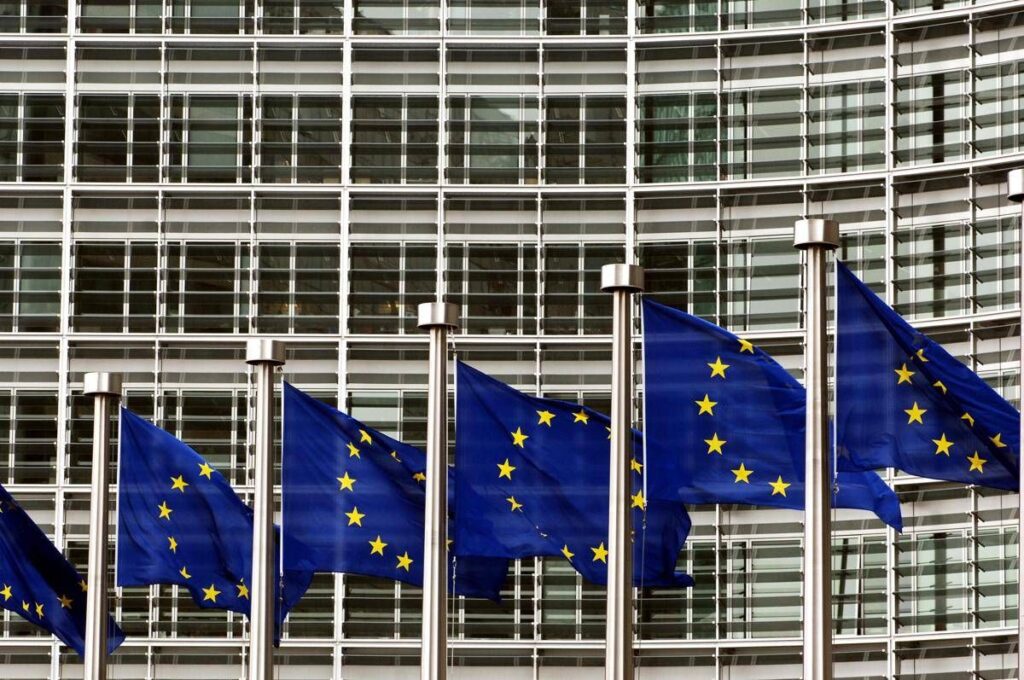Caro energia, mediazione dei leader Ue dopo lunga trattativa: “Preservare Ets tutelando competitività”