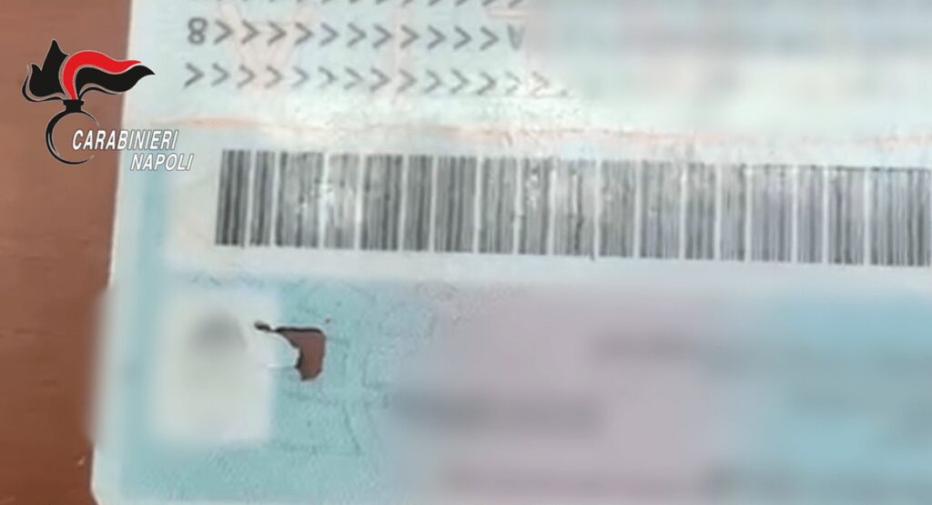 Carte d’identità elettroniche ‘decapitate’ del microchip: scoperti 3 casi in pochi giorni a Napoli