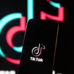 Disordini e proteste, TikTok condanna le violenze: attivata una ‘task force’ e rimossi video e account