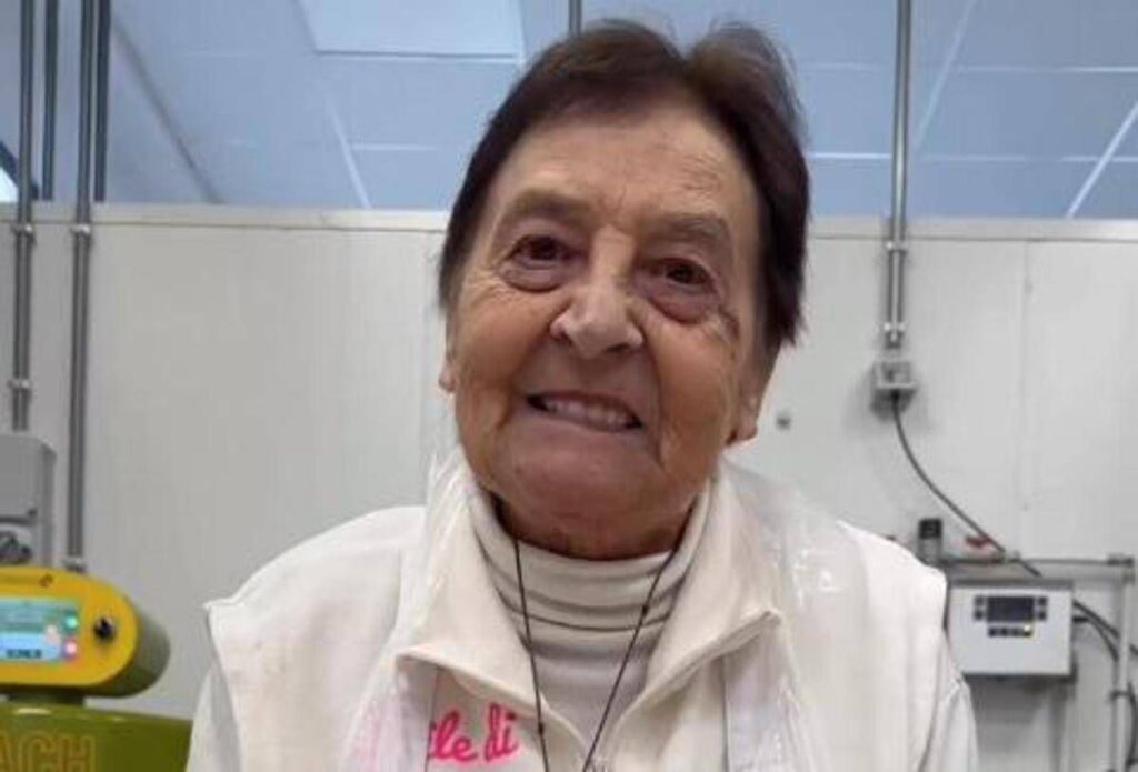 È morta Nonna Silvi, addio alla cuoca toscana diventata una star dei social: aveva 85 anni