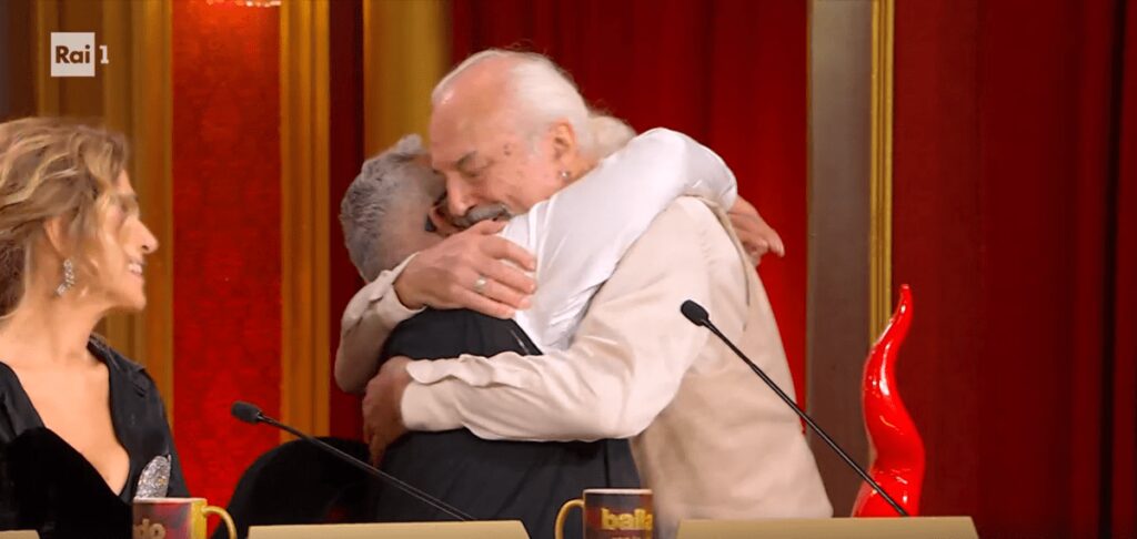 Eugenio Finardi si commuove a Ballando, l’abbraccio con Mariotto: “Per me ha vinto”