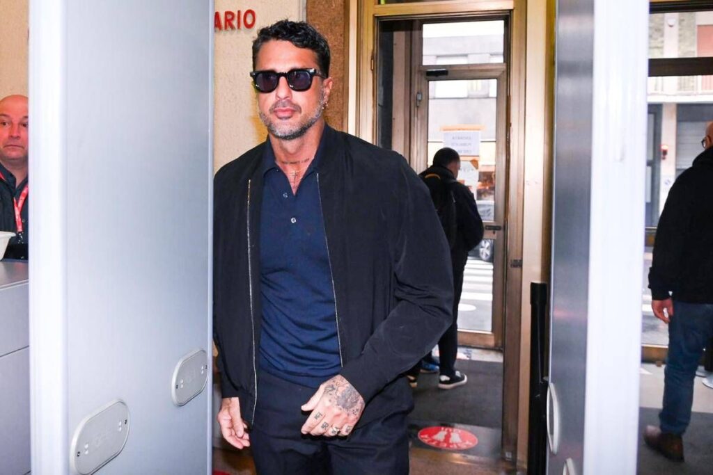 Fabrizio Corona senza patente fugge ad alt carabinieri, denunciato