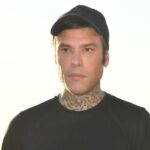 Fedez nei guai, la denuncia di due ragazzi: “Presi a pugni da un suo bodyguard per un selfie”