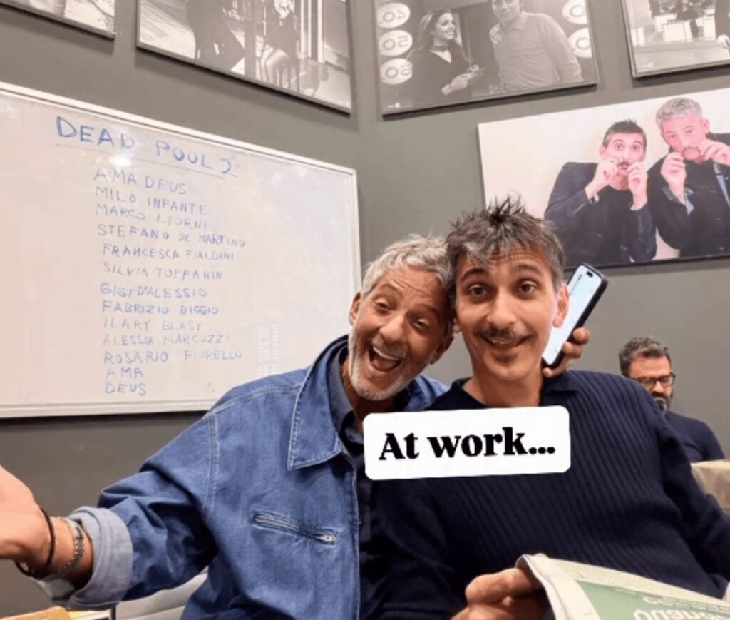 Fiorello e Biggio ‘at work’ in redazione ironizzano sul toto-morti, primo della lista Amadeus