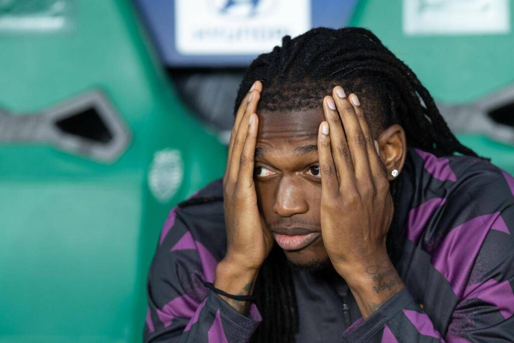 Galatasaray, Leao entra in campo e viene sostituito dopo 16 minuti: cos’è successo