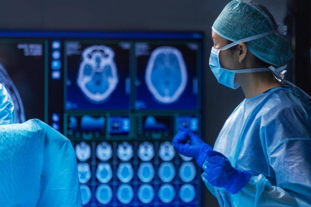 Gemelli siamesi, neurochirurgo Giussani: “Con gli avatar separazioni più precise e sicure”