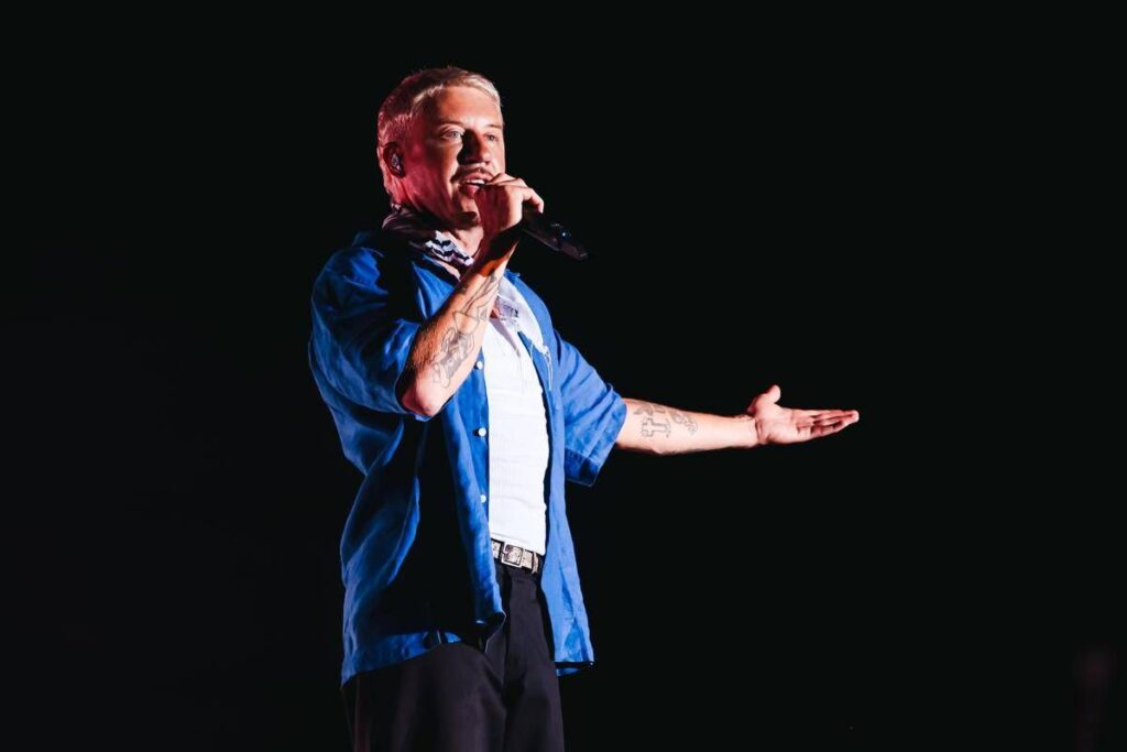 Il rapper Macklemore torna sul palco dopo l’addio al tour di Ed Sheeran: “Dico Palestina libera”