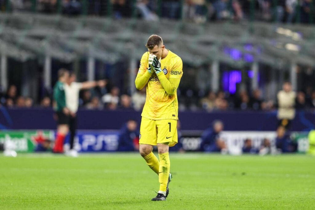 Inter, papera contro il Bruges e critiche: furia dei tifosi contro Josep Martinez