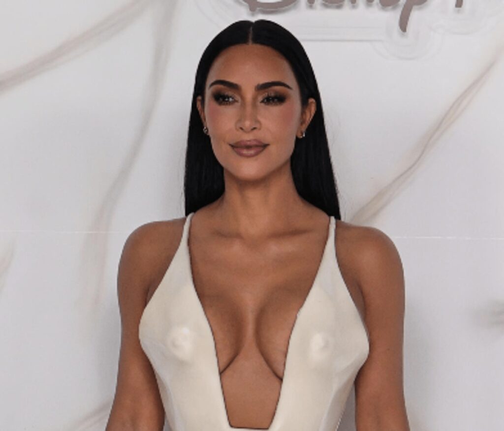 Kim Kardashian compra un Monet per amore di ‘Ragazze a Beverly Hills’: l’arte ispirata da un film cult