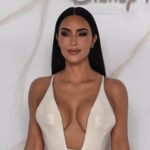 Kim Kardashian compra un Monet per amore di ‘Ragazze a Beverly Hills’: l’arte ispirata da un film cult
