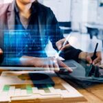 L’Intelligenza Artificiale fa lavorare di meno? Non proprio, per i dipendenti aumenta impegno e divario con i dirigenti