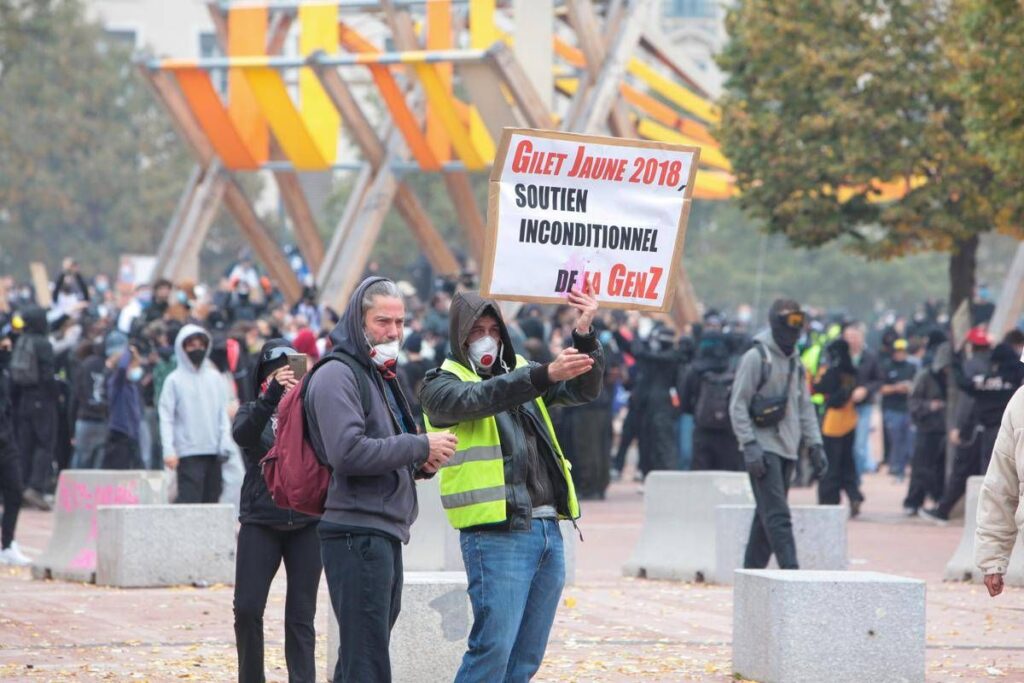 La Francia si prepara a nuova giornata di protesta, oltre 70mila agenti schierati e unità dell’elite: “Alto livello di minaccia”