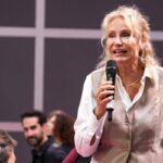 Licia Colò a Verissimo, insultata per l’età: “Mi dicono di andare in pensione. Ho 64 anni e sono felice”