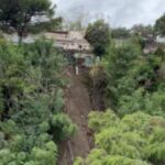 Maltempo in Campania, frana a Mergellina: evacuati tre appartamenti