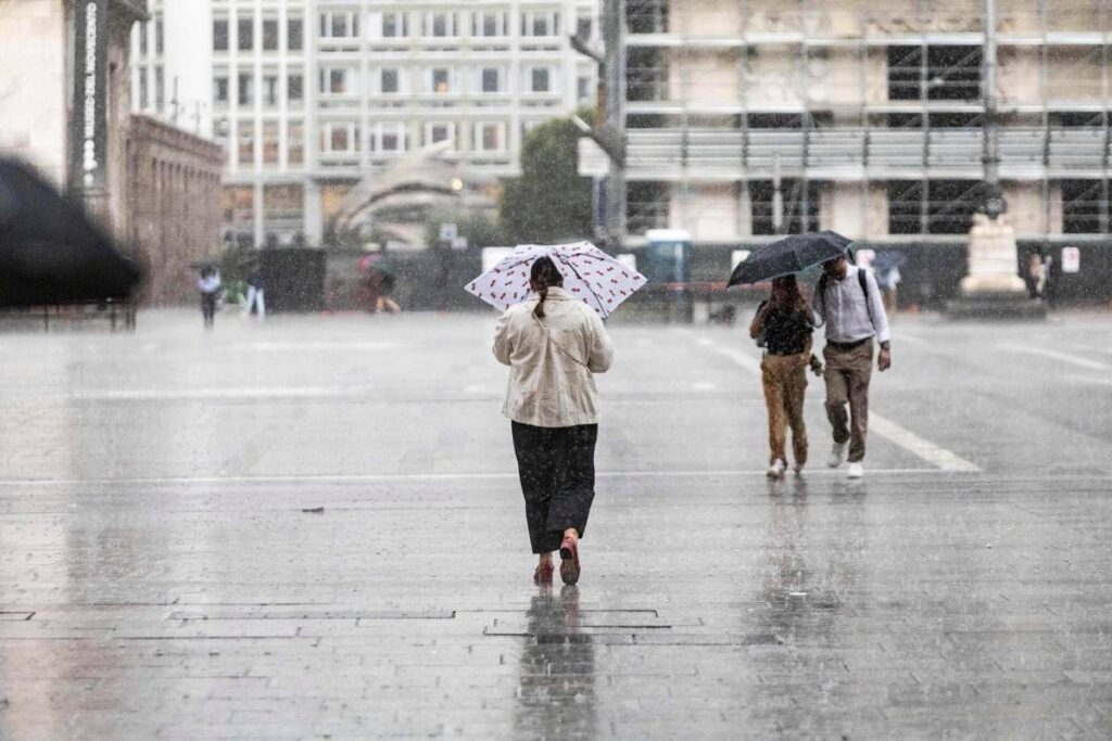 Maltempo, scuole chiuse e allerta meteo arancione e gialla per temporali sabato 10 ottobre: le regioni a rischio