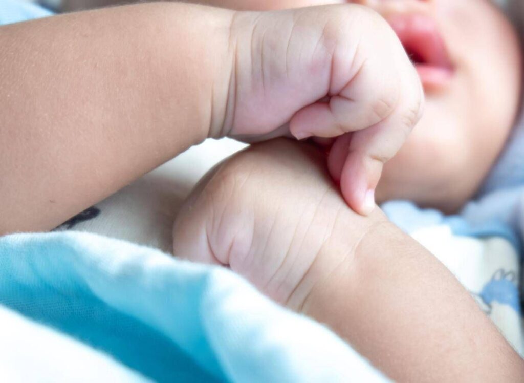 Manovra, arriva il salvadanaio per neonati: 100 euro ogni anno fino a 18 anni