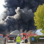 Maxi incendio a Malo, fiamme in una fabbrica di laterizi: “Mantenere chiuse porte e finestre”