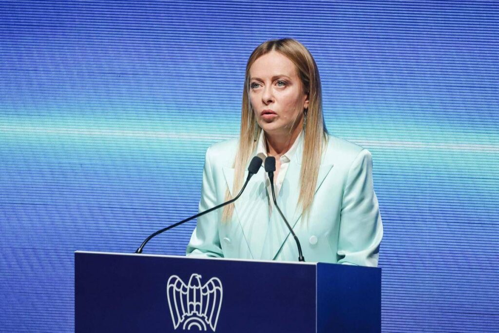 Meloni non molla la presa sull’energia, pressing su Ue per flessibilità: “Italia in Europa non per dire solo sì”