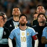 Messi, i regali per l’addio all’Argentina: dal ‘bracciale della leggenda’ ai cartellini dell’arbitro e… la Coppa America