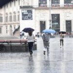Meteo, piogge e maltempo nel weekend: si abbassano le temperature