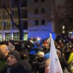 Polonia, sospeso presidente della Corte Costituzionale: polizia schierata attorno all’edificio