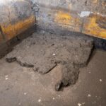 Pompei, scoperto l’armadio dei ricordi: all’interno trucco, monete e un’antica collana