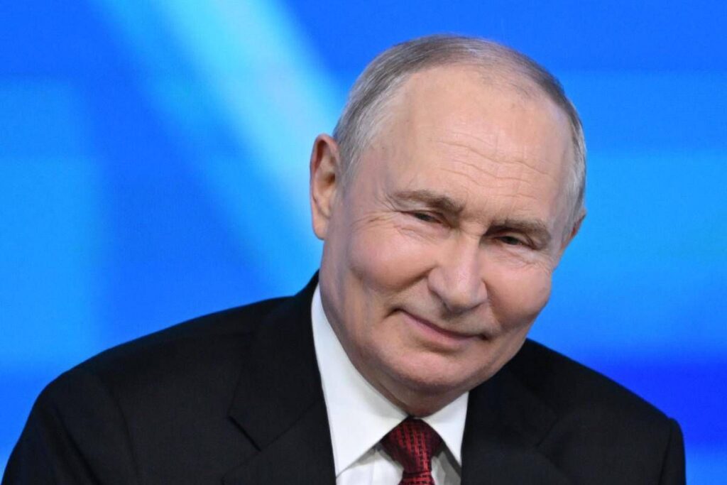 Putin: “Russia non attaccherà nessuno ma si difenderà anche con armi nucleari”