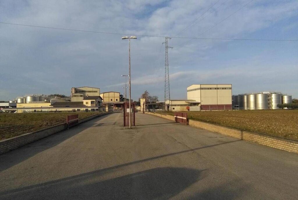 Scerni, dramma nella cantina sociale: giovane operaio muore a 23 anni mentre pulisce le vasche
