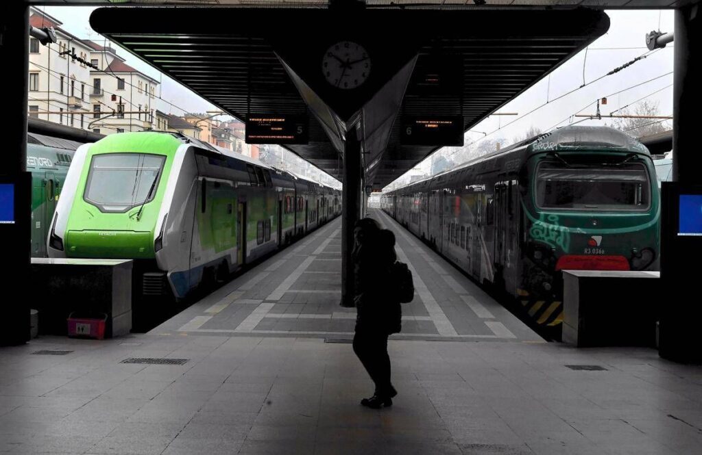 Sciopero 30 ottobre, trasporti a rischio nonostante precettazione: disagi per treni, bus, metro e Tpl