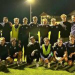Sinner, ritorno a casa e visita alla squadra del paese (con foto di gruppo)