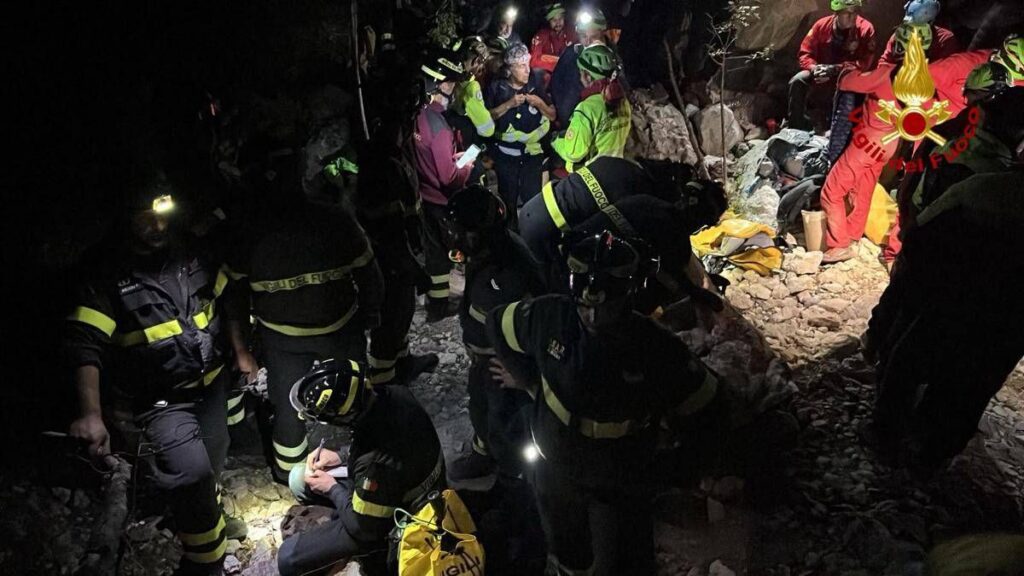 Speleologo bloccato in una grotta nel Nuorese, proseguono operazioni di salvataggio