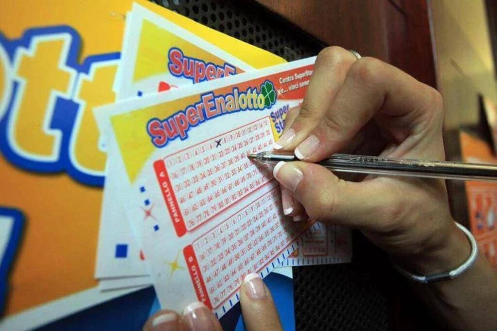 Superenalotto, estrazione oggi 20 ottobre 2026: numeri vincenti