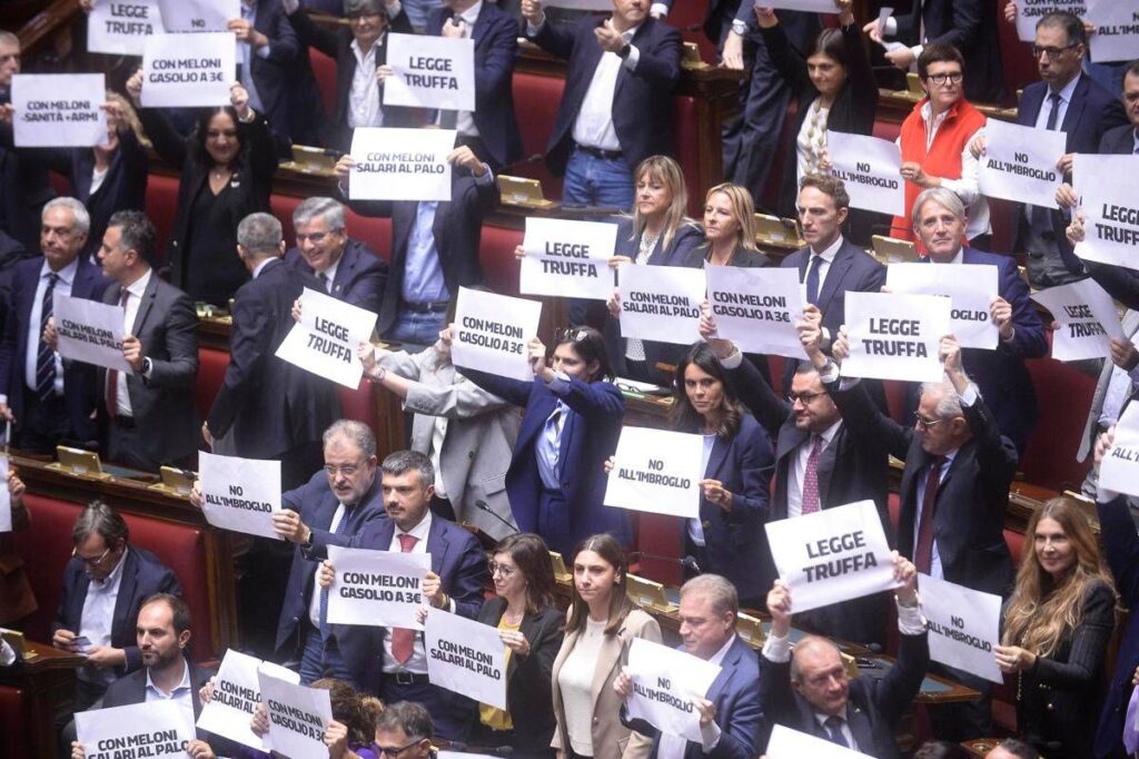 TOMORROW / Legge elettorale, opposizione all’attacco: lunedì i ricorsi alla Corte Costituzionale
