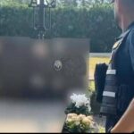 Treviglio, si accanisce contro lapide ex sindaco per una vicenda degli anni ’60: denunciata 90enne