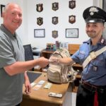 Turista dimentica zaino con oltre 2mila dollari sul treno Civitavecchia-Roma, cittadino gli salva la vacanza