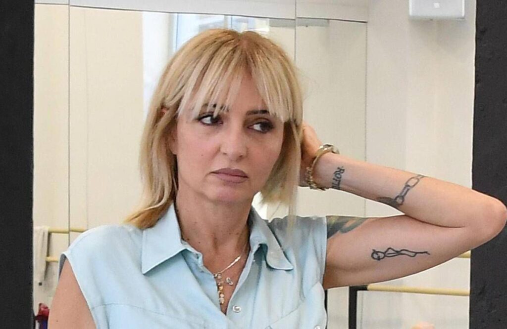 Veronica Peparini, ex maestra di ‘Amici’ raggirata al telefono: “Lasciata con 4 euro sul conto”