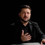 Zelensky racconta l’inizio della guerra: “I russi pensavano di conquistare Kiev in tre giorni. Avevano già le uniformi per la parata”